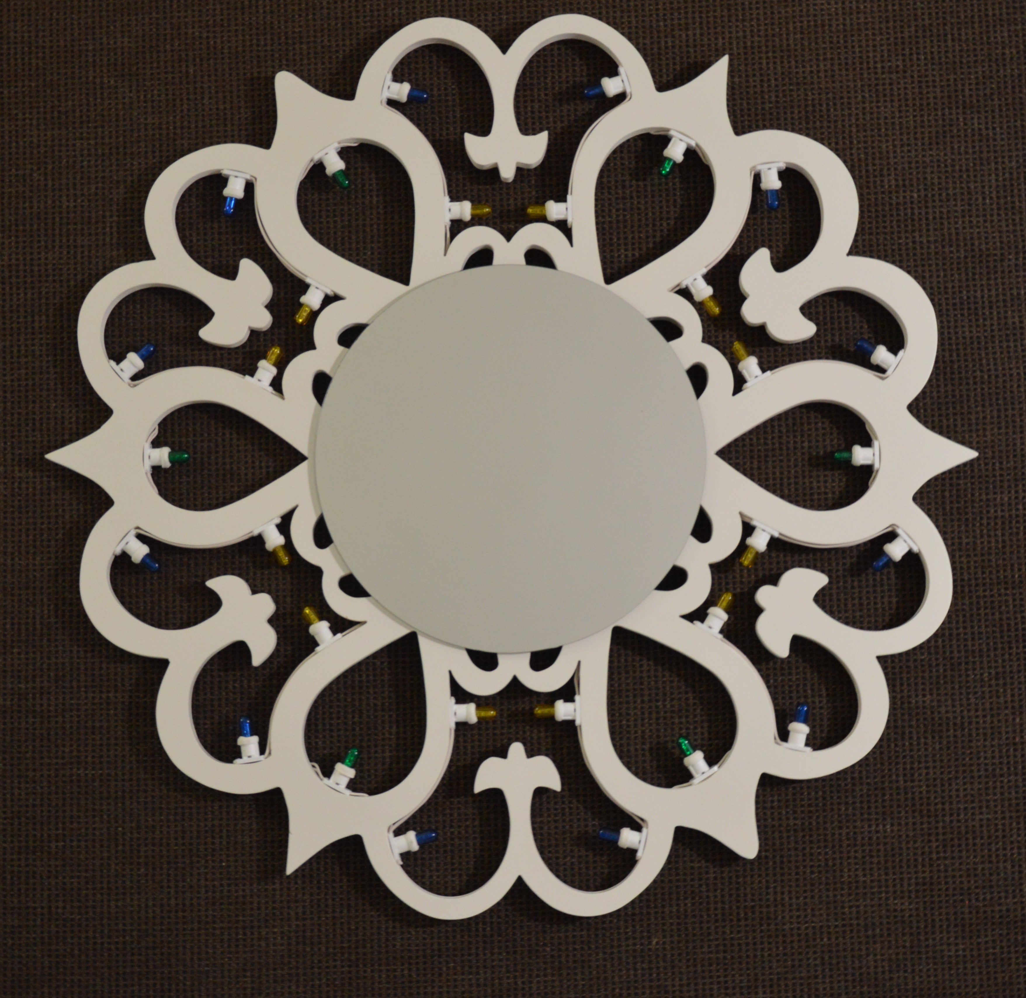 Specchio Tondo con Luminarie Salentine e Illuminazione LED Multicolor 120x120 cm – 4 Finiture