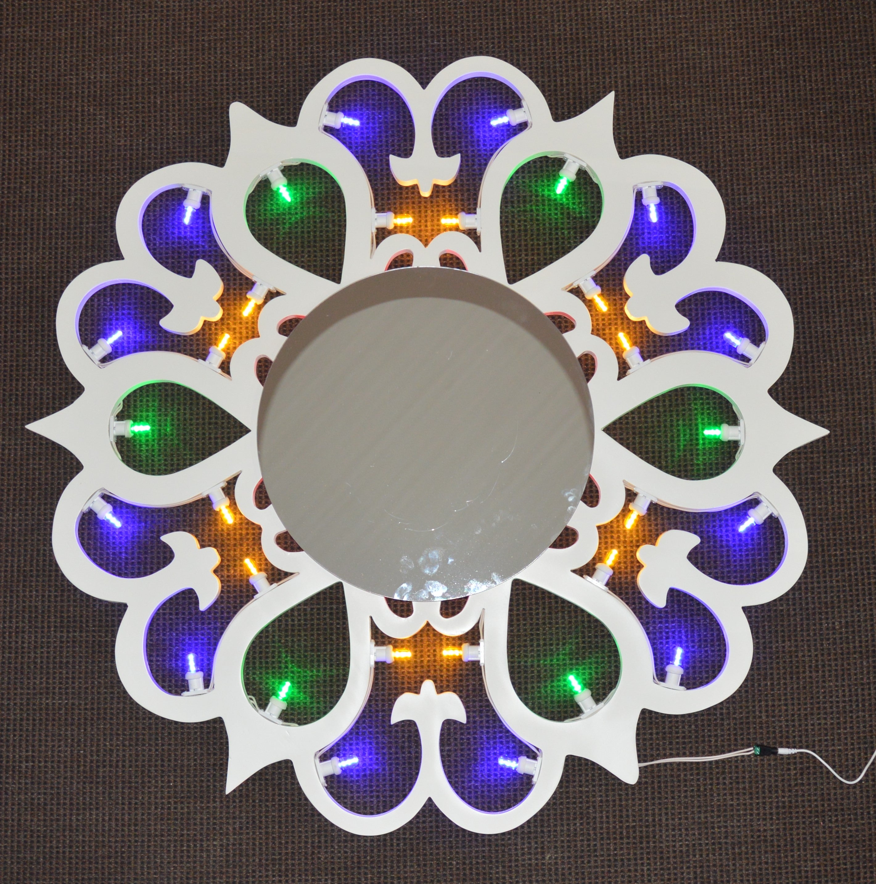 Specchio Tondo con Luminarie Salentine e Illuminazione LED Multicolor 120x120 cm – 4 Finiture